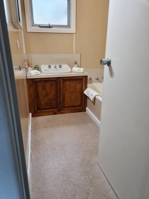 Вилла Holiday House On Sale Tullah Экстерьер фото